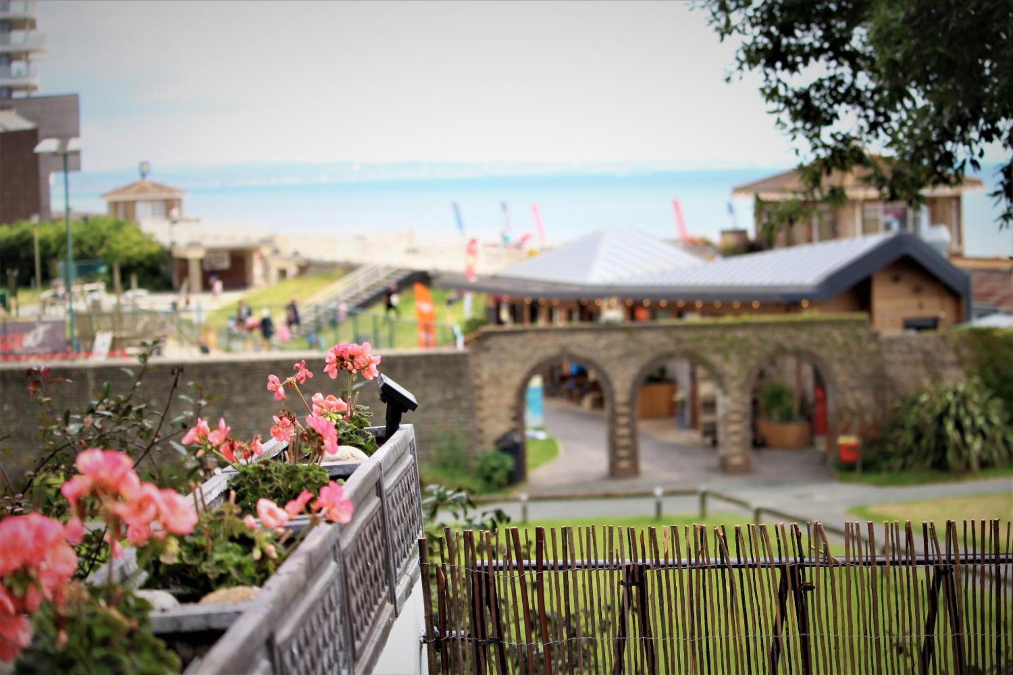 Warwick House - Stunning House With Terrace And Sea Views, Sleeps 11 Villa Worthing Exterior photo